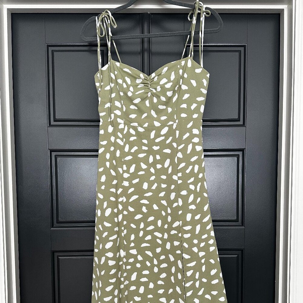 Green Lulus midi dress